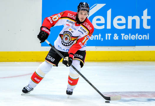 Luleås Johan Fransson med pucken