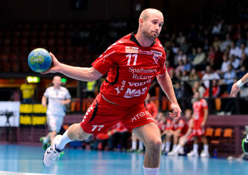 GUIFs Mathias Tholin skjuter mot mål