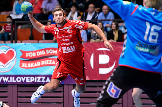 GUIFs Helge Freiman laddar för skott