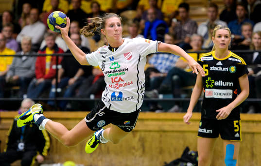 Lugis Clara Monti-Danielsson laddar för skott