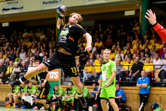 Sävehofs Oskar Ysander laddar för skott