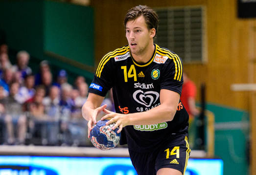Sävehofs Mattias Thynell med bollen