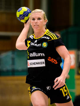 Sävehofs Jenny Alm med bollen