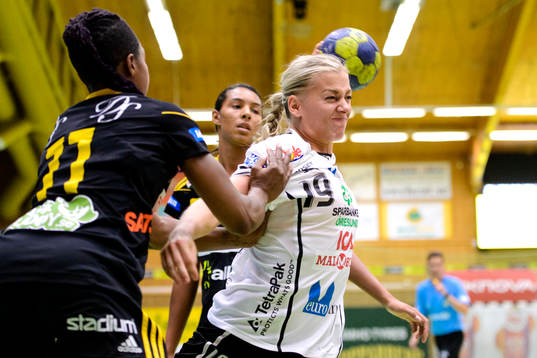 Lugis Nathalie Hagman laddar för skott