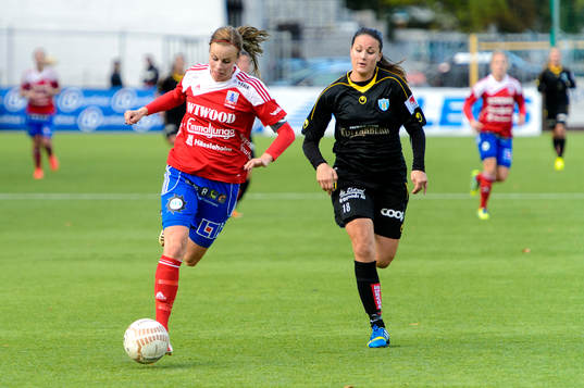 Vittsjös Sofie Andersson jagas av Kopparbergs Göteborg