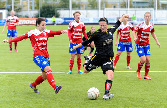 Kopparbergs Göteborgs Marlene Sjöberg laddar för skott