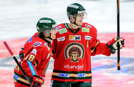Frölundas Andreas Johnson och John Klingberg firar
