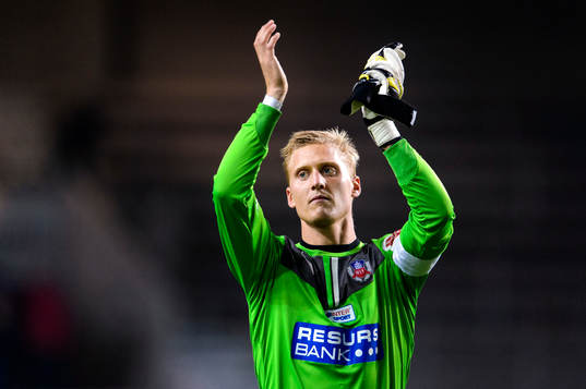 Helsingborgs målvakt Pär Hansson tackar publiken