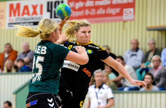Sävehofs Frida Tegstedt i kamp på linjen med Önnereds