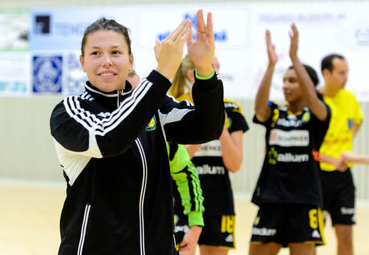 Sävehofs målvakt målvakt Filippa Idéhn tackar publiken