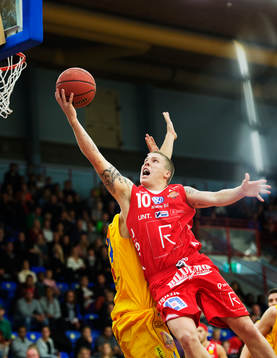 Uppsalas Axel Nordström anfaller