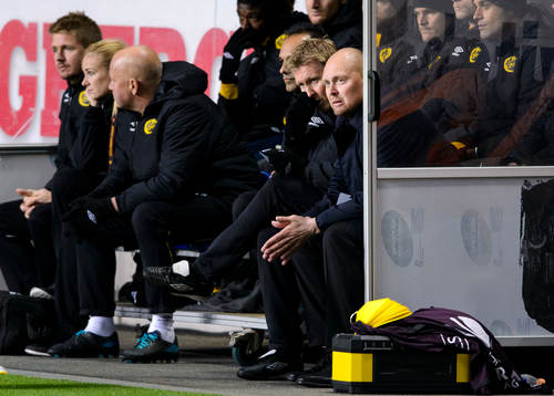 Elfsborgs tränare Klas Ingesson sitter på bänken