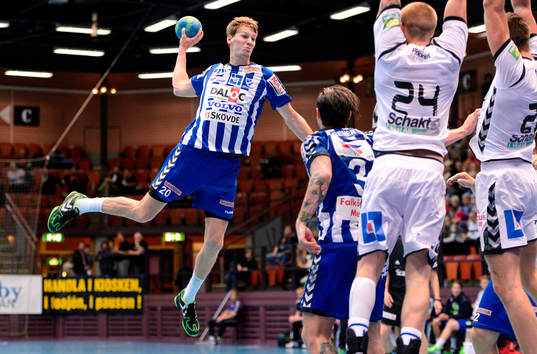 Skövdes Filip Källman laddar för skott