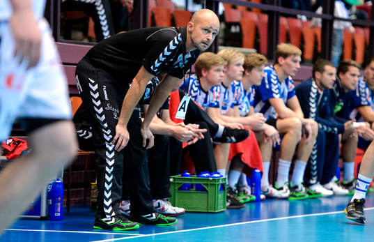 Skövdes tränare Peter Johansson hänger på knäna