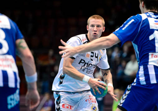 Redbergslids Linus Arnesson med bollen