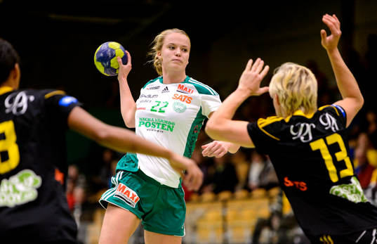 Skurus Hanna Åhlén laddar för skott