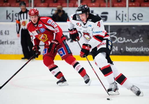 Malmös Anton Blomkvist avancerar med pucken