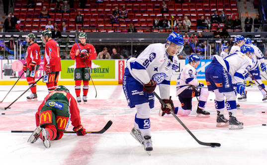 Leksands Fabian Brunnström värmer upp innan