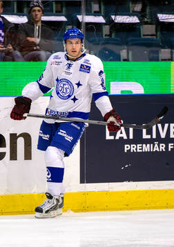 Leksands Fabian Brunnström värmer upp innan