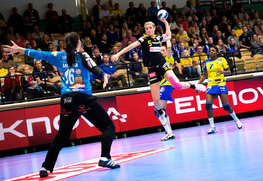 Sävehofs Hanna Fogelström  och Metz målvakt Barbora