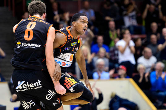 Borås Fredrik Andersson (vänd från kameran) och James