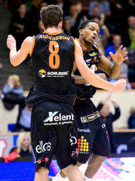 Borås Fredrik Andersson (vänd från kameran) och James