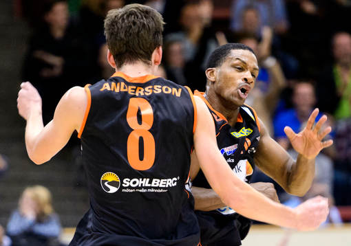 Borås Fredrik Andersson (vänd från kameran) och James