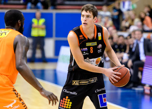 Borås Fredrik Andersson med bollen
