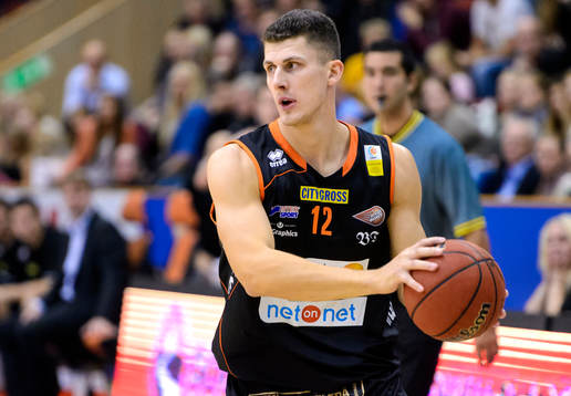 Borås Wictor Grenthe med bollen