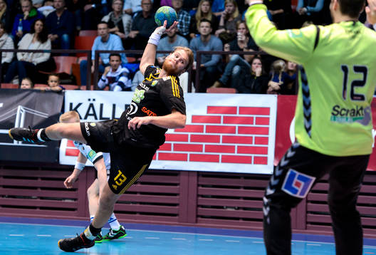 Sävehofs Oskar Ysander laddar för skott