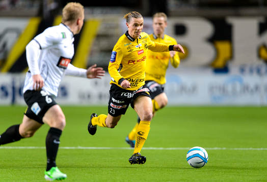 Elfsborgs Niklas Hult med bollen