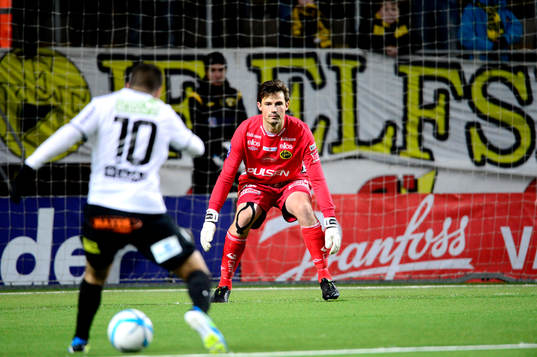 Häckens Moestafa El Kabir kommer fri mot Elfsborgs