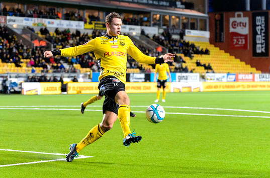 Elfsborgs Viktor Claesson med bollen