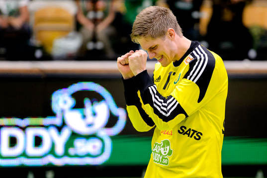Sävehofs målvakt Peter Johannesson jublar