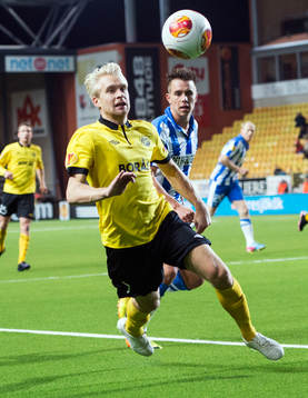 Elfsborgs Johan Larsson Esbjergs Jonas Knudsen
