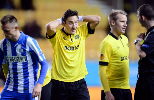 Elfsborgs Stefan Ishizaki och Andreas Klarström pratar med