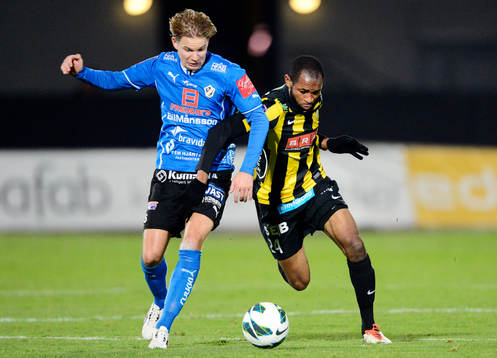 Halmstads Johan Blomberg, och Häckens Rene Makondele