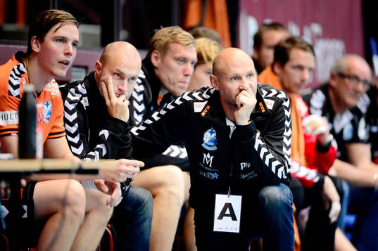 Kristianstads tränare Ola Lindgren  på bänken
