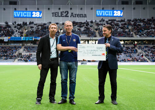 Djurgårdens Putte Troedsson (mitten) och Mats Lundholm (h)