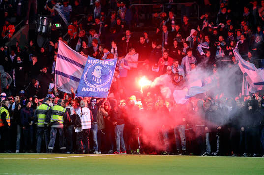 Malmös supportrar är redo att storma planen