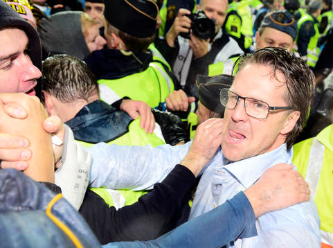 Malmös tränare Rikard Norling och supportrar jublar