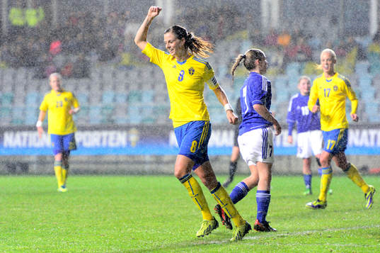 Sveriges Lotta Schelin firar
