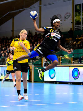 Sävehofs Louise Sand laddar för skott