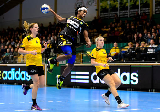 Sävehofs Louise Sand laddar för skott