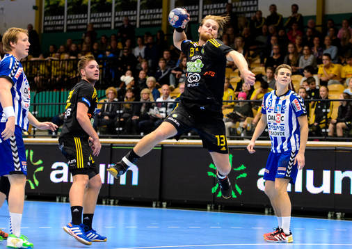 Sävehofs Oskar Ysander laddar för skott
