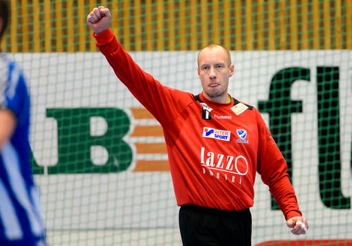 Skövdes målvakt Robert Lechte jublar