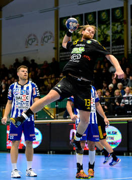 Sävehofs Oskar Ysander laddar för skott