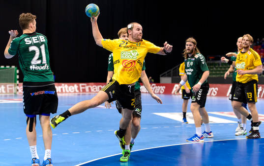 Sävehofs Tobias Albrechtson laddar för skott