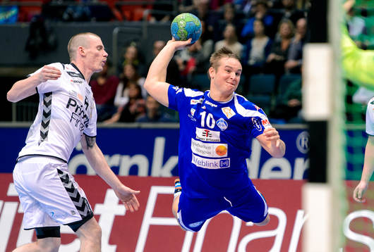 Alingsås Jesper Konradsson hoppar mot mål
