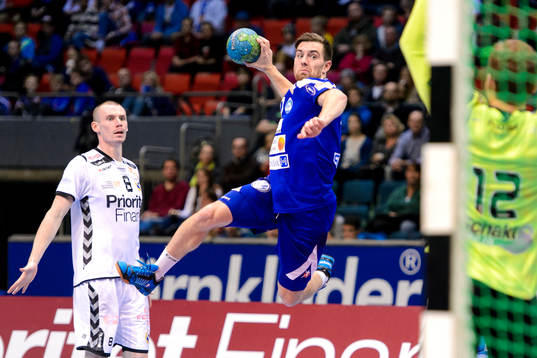 Alingsås Pontus Johansson laddar för skott